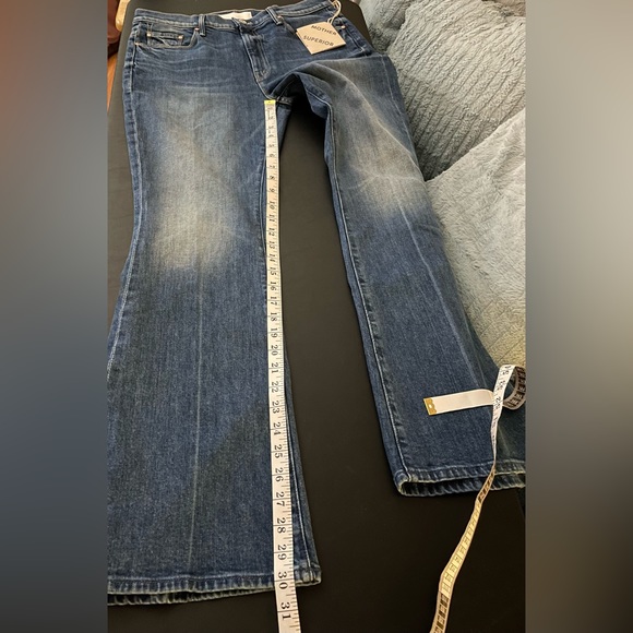 NWT Mother Superior Flare Jeans The Weekender It’s A Small World Size 32 - Picture 8 of 16